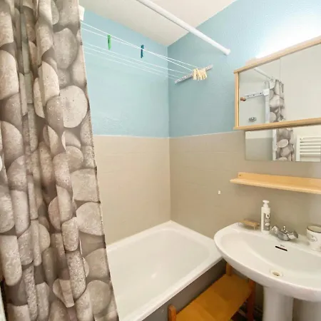 Confortable Avec Balcon Et Parking Au Centre Du Village - Fr-1-624-121 Apartment *