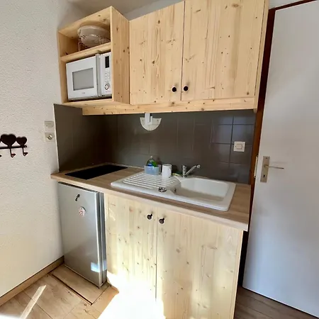 Confortable Avec Balcon Et Parking Au Centre Du Village - Fr-1-624-121 Apartment