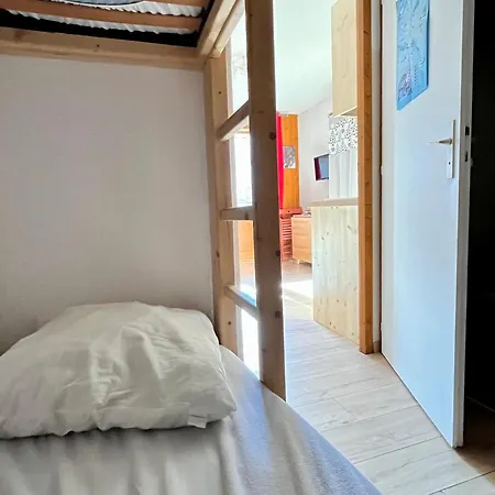 Confortable Avec Balcon Et Parking Au Centre Du Village - Fr-1-624-121 *